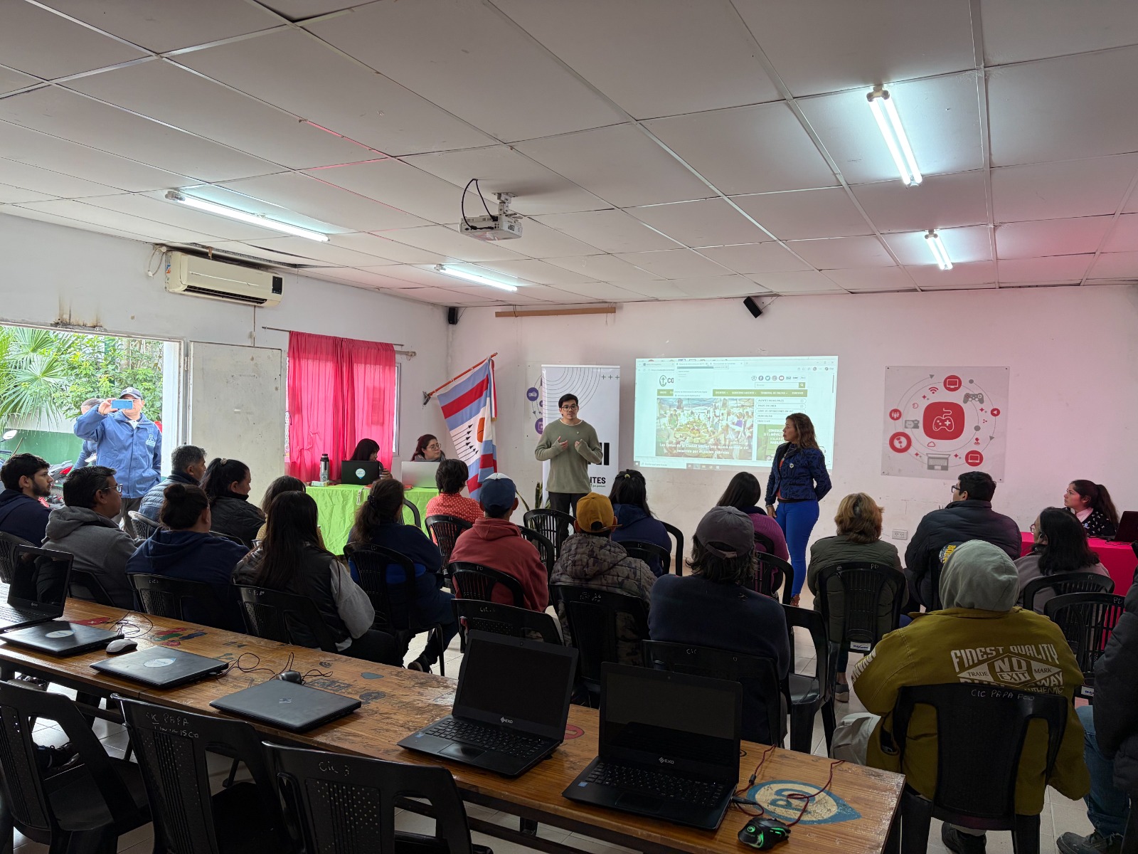 Imagen de Comunidad Activa: Autogestión y participación